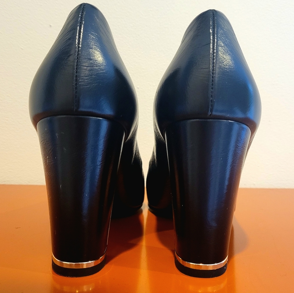 Authentic CHANEL PUMPS Black Leather Size 39.5 - Picture 5 of 8